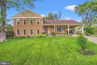 8221 Treebrooke Ln, Alexandria, VA 22308