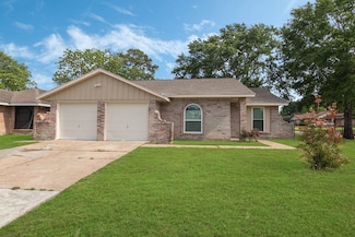4206 Oak Shadows Dr, Houston, TX 77091
