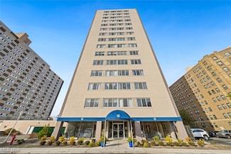 12520 Edgewater Dr Unit 608, Lakewood, OH 44107