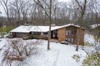 3946 Waldenwood Dr, Ann Arbor, MI 48105