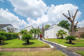 10730 Braes Bayou Dr, Houston, TX 77071