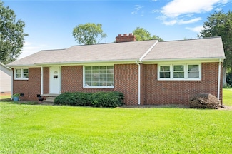 1702 Pinecrest St, Burlington, NC 27215