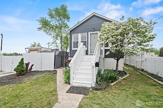 5 Wedgewood Ave, Woodbridge, NJ 07095