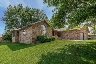 1868 S White Oak Ave, Springfield, MO 65809