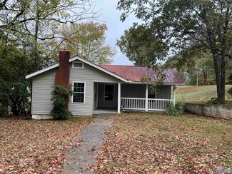 3132 Gaines St, Guntersville, AL 35976