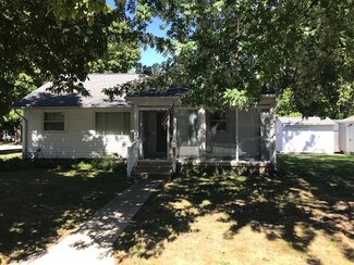 215 W Elm St, Flora, IN 46929