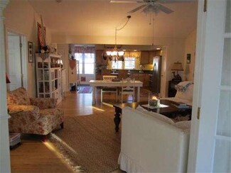 22 Pomeroy Meadow Rd Unit 30, Southampton, MA 01073