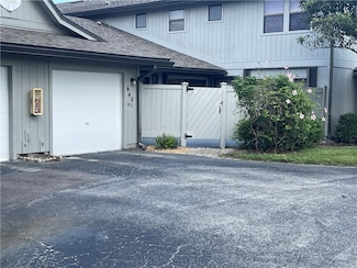 640 N Centre Ct SW Unit 102, Vero Beach, FL 32962