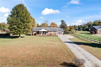 5216 Robin Ln, Randleman, NC 27317