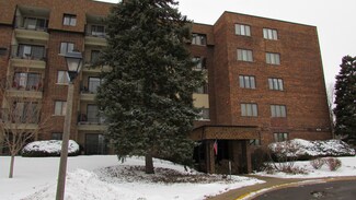 453 Raintree Dr Unit 3B, Glen Ellyn, IL 60137
