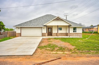 33 E Campbell St, Elgin, OK 73538