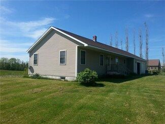 16 Deer Meadow Dr, Albion, ME 04910