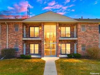 15155 Seagull Dr Unit 8, Sterling Heights, MI 48313