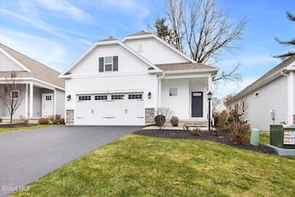 11 Bradley Cir, Halfmoon, NY 12065