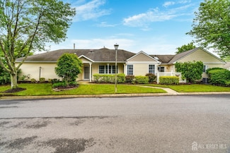 118 Tanager Dr, Monroe Township, NJ 08831