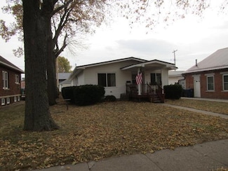 527 S 2nd St, Guttenberg, IA 52052