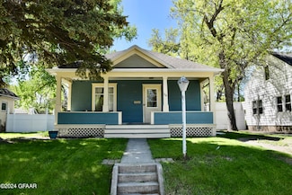 1114 5th St NE, Devils Lake, ND 58301