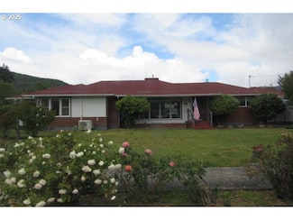 438 E 4th Ave, Riddle, OR 97469
