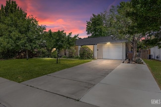 808 La Puente Dr, Bakersfield, CA 93309