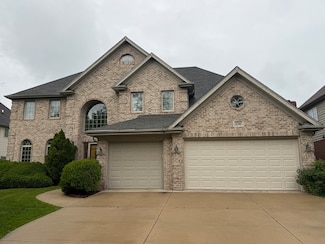 106 Hidden View Dr, Westmont, IL 60559
