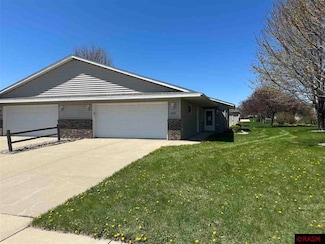 1442 1442 N 7th St, New Ulm, MN 56073