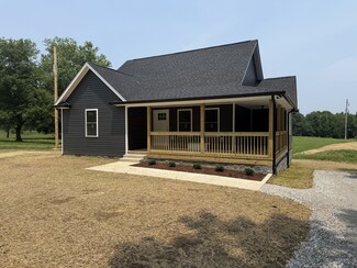 1940 Old Blacktop Rd, McEwen, TN 37101