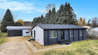 6553 N Lake Rd, Otter Lake, MI 48464