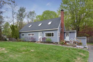 61 Pond St, Newton, NH 03858