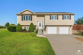 3217 Wilson Dr, Manhattan, KS 66502