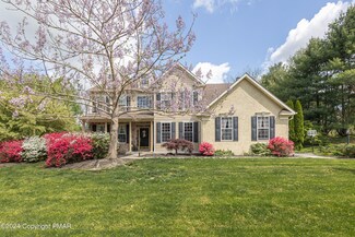 211 Falcon Dr, Kennett Square, PA 19348