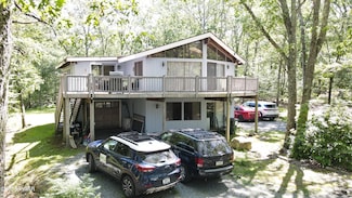 203 Broadmoor Dr, Blooming Grove, PA 18428