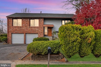 22 Pershing Ln, Sicklerville, NJ 08081