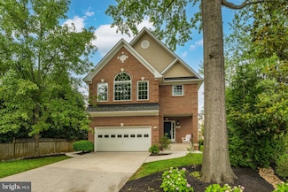 2425 N Dickerson St, Arlington, VA 22207