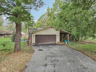 2404 Postmaster Ln, Greenfield, IN 46140
