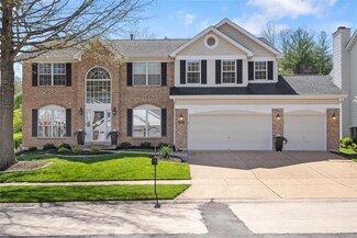 912 Kiefer Trails Dr, Ballwin, MO 63021