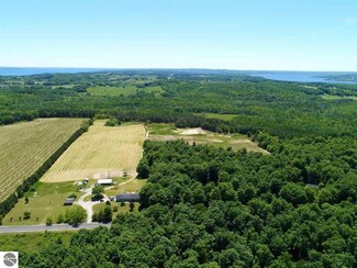 9230 E Otto Rd, Suttons Bay, MI 49682