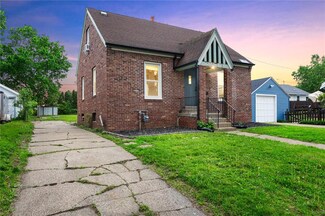 2713 B Ave NE, Cedar Rapids, IA 52402