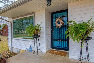 201 Perry Ln, Elkins, AR 72727