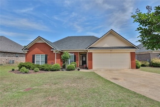 111 Boulder Creek Dr, Smiths Station, AL 36877