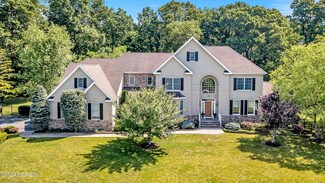 25 Rifkin Ct, Manalapan, NJ 07726