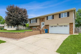 1408 Royal Oak Ct, de Witt, IA 52742