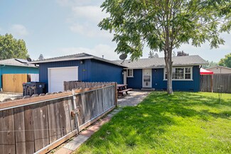 2560 Falcon St, White City, OR 97503
