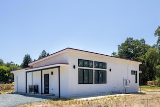 18093 Lasso Loop Unit B, Penn Valley, CA 95946