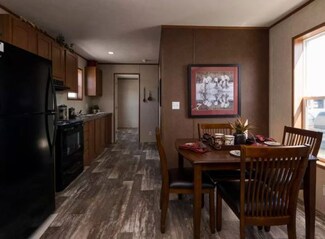 23 Canal Dr Unit 300-023, Pontiac, MI 48341