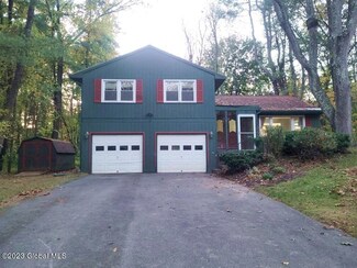 8 Elizabeth Ln, Gansevoort, NY 12831