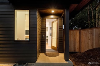 10166 NE 113th Place, Kirkland, WA 98033