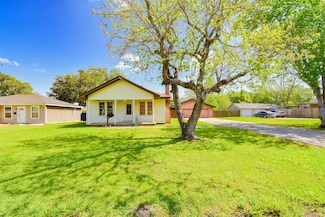 2820 Maple Ave, Groves, TX 77619