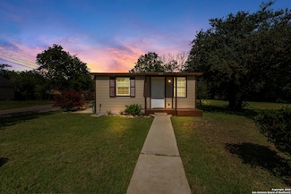 620 Stratton St, Seguin, TX 78155