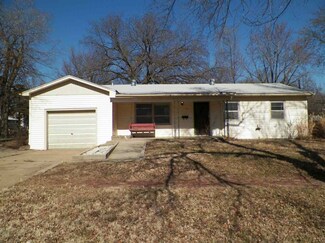 211 W 2nd St, Peabody, KS 66866