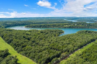 000 Pecan Ln, White River Township, MO 65658